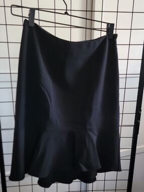White House Black Market  Black Flared AH Hi Low Flirty Skirt Size 2